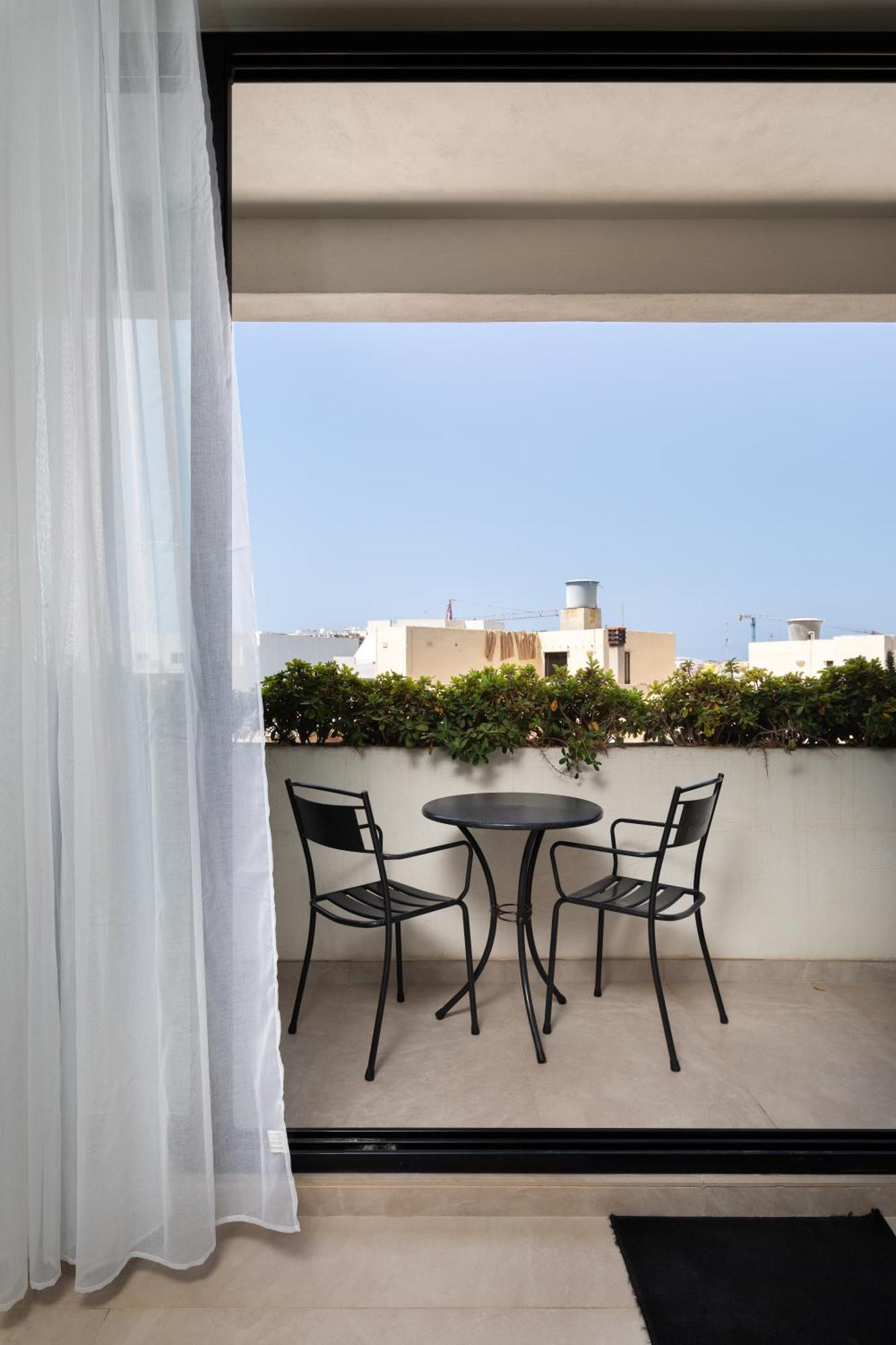 Modern 1br Spacious With Terrace - Close To St Thomas Bay Apartment Marsaskala