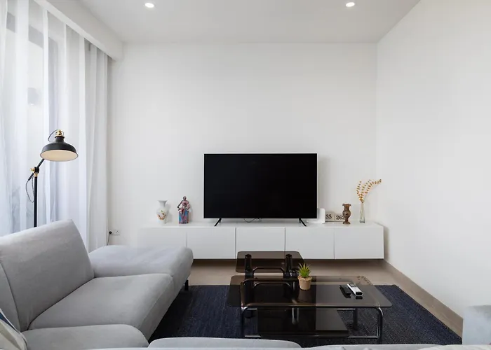 Modern 1Br Spacious Apartment With Terrace - Close To St Thomas Bay