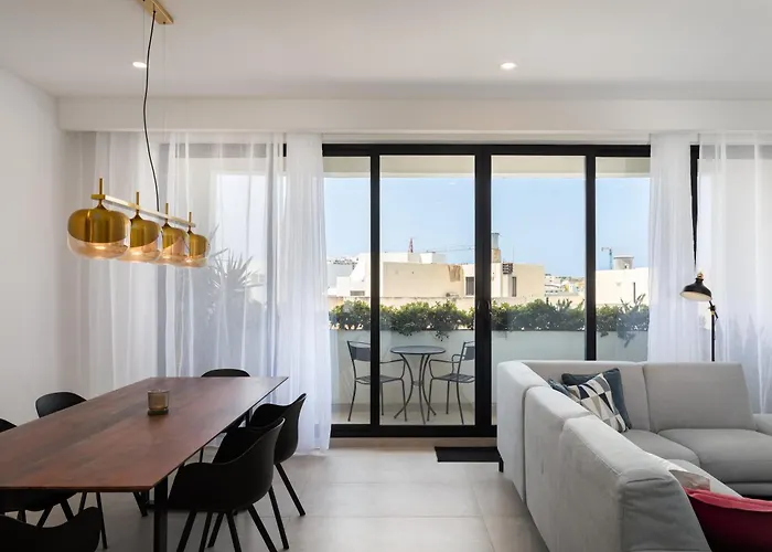 Modern 1Br Spacious Apartment With Terrace - Close To St Thomas Bay