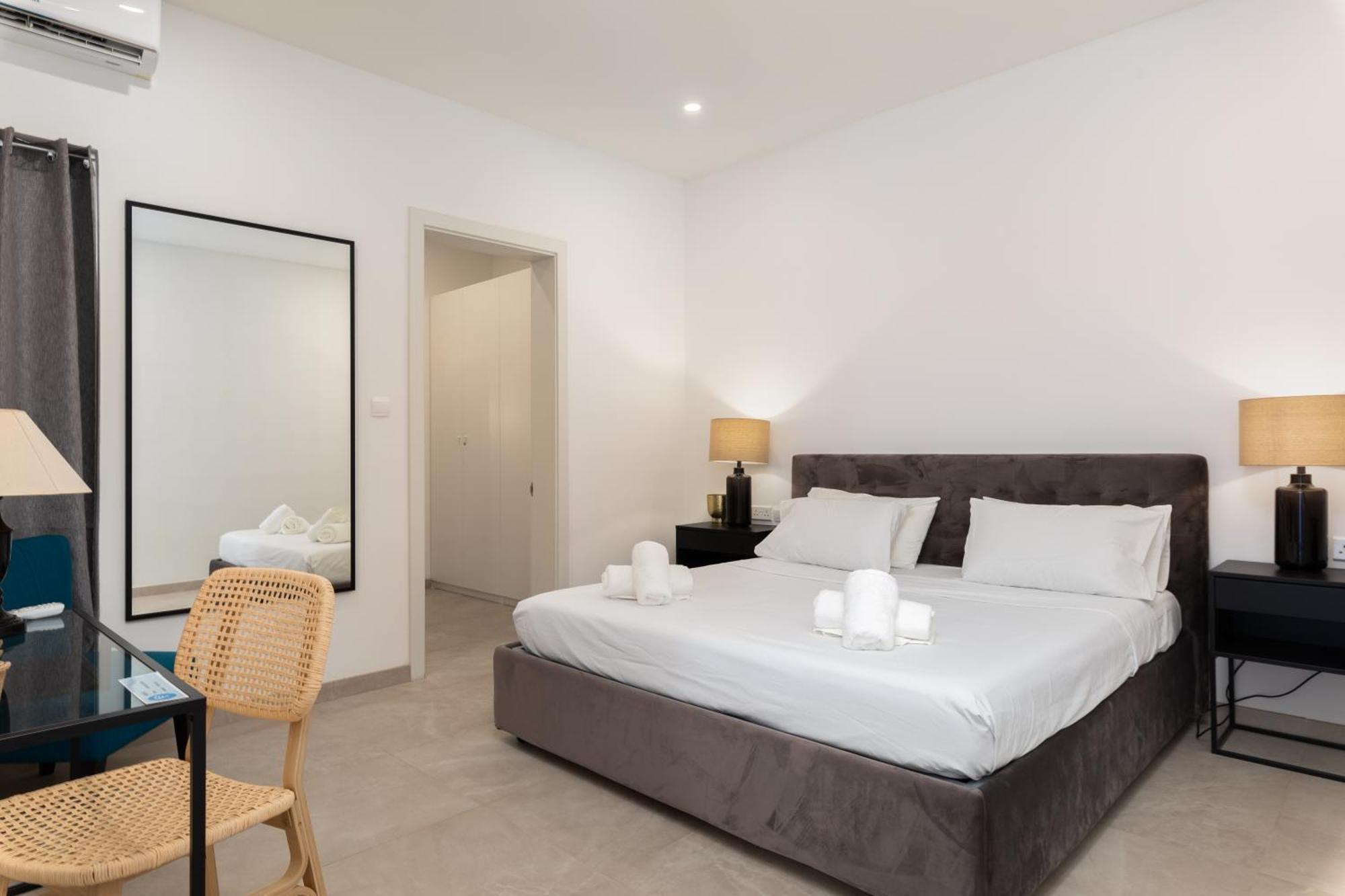 Apartment Modern 1br Spacious With Terrace - Close To St Thomas Bay *
