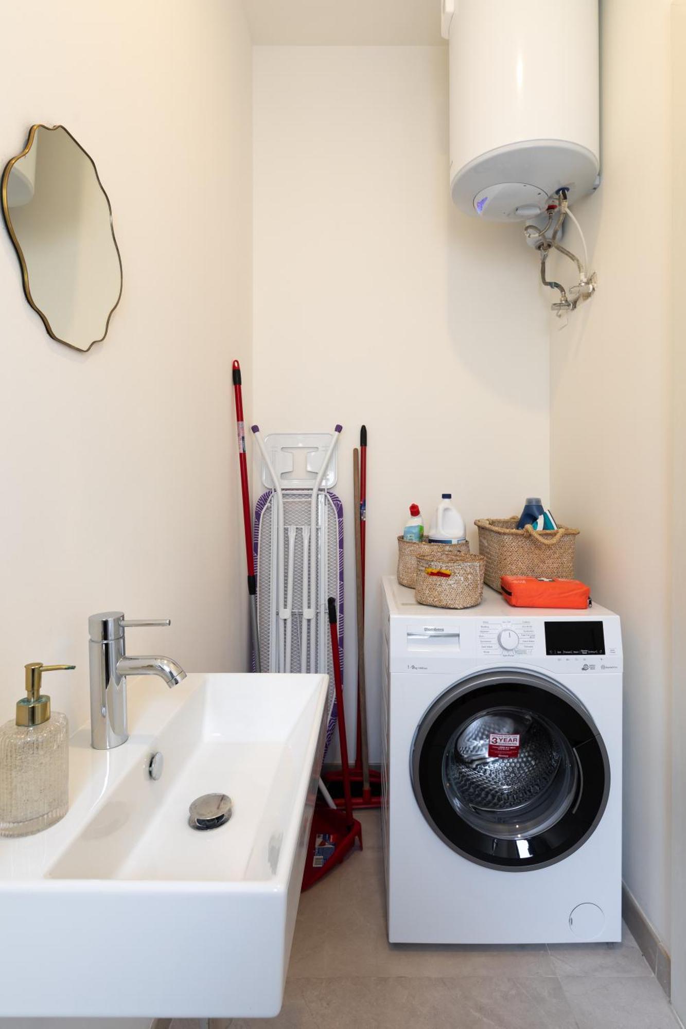 Modern 1br Spacious With Terrace - Close To St Thomas Bay Apartment