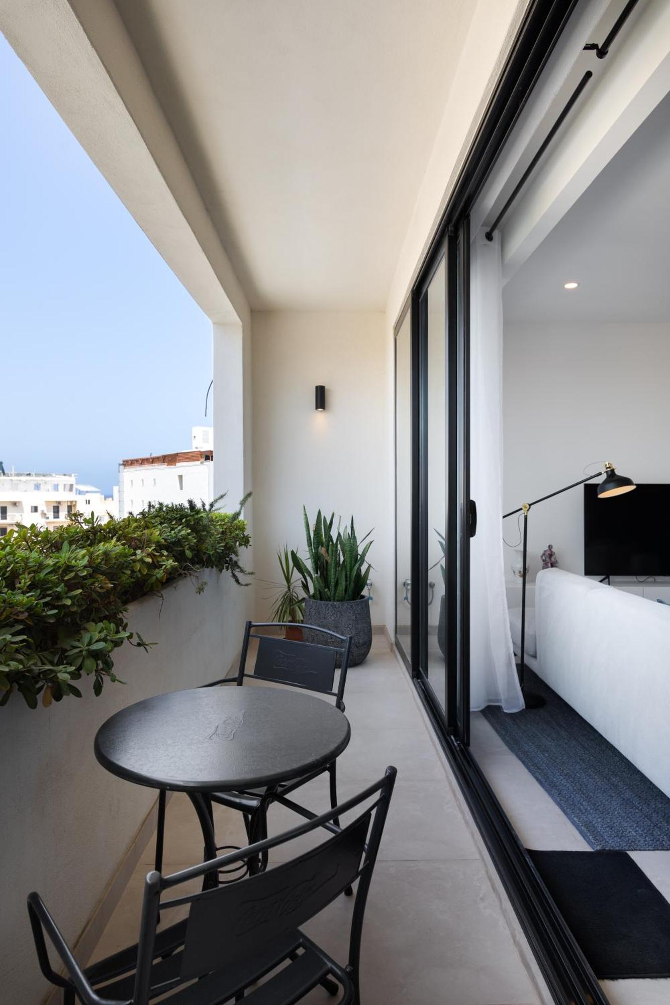 Apartment Modern 1br Spacious With Terrace - Close To St Thomas Bay